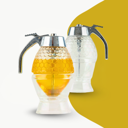 Sirve tu miel con elegancia y sin ensuciar. Con capacidad para 350 g, diseño ergonómico y sistema antigoteo, este dosificador es la forma más práctica y limpia de disfrutar todo el sabor de la miel pura.
